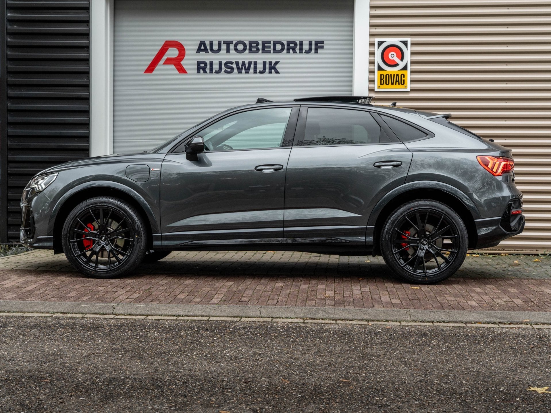 Audi Q3 Sportback 45 TFSI e S Edition Pano/Sfeer/360/Matrix, Auto's, Gebruikt, Euro 6, Verwarmde buitenspiegels, Hybride Elektrisch/Benzine