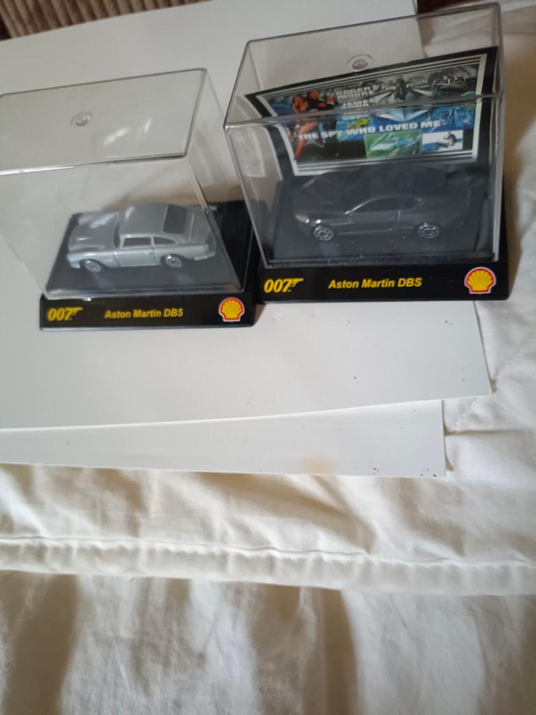 James Bond Aston Martin DB5 & DBS modelauto's Shell, Hobby en Vrije tijd, Modelauto's | 1:43, Ophalen of Verzenden, Nieuw, Auto