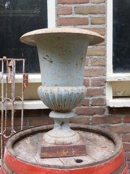 Oude brocante gietijzeren louvre franse tuinvaas tuinvazen, Gebruikt, T, Ophalen of Verzenden, N