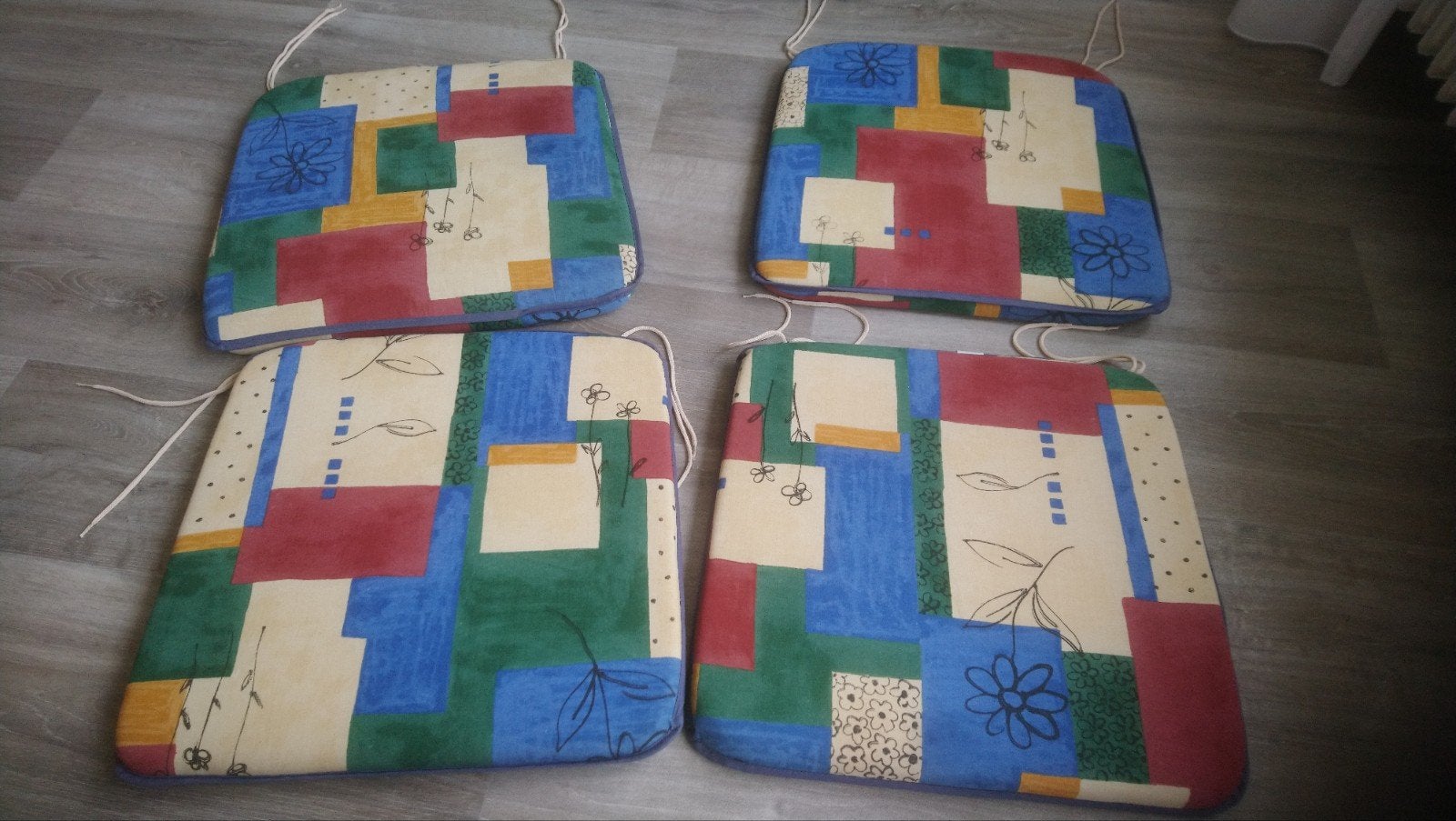 Set van 4 kleurrijke zitkussens met patroon, Ophalen, Overige merken, Gebruikt, Meerkleurig