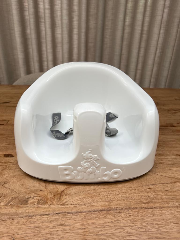 Bumbo seat wit met grijs, nette staat, Ophalen of Verzenden, Zo goed als nieuw, Overige typen, Gordel(s)