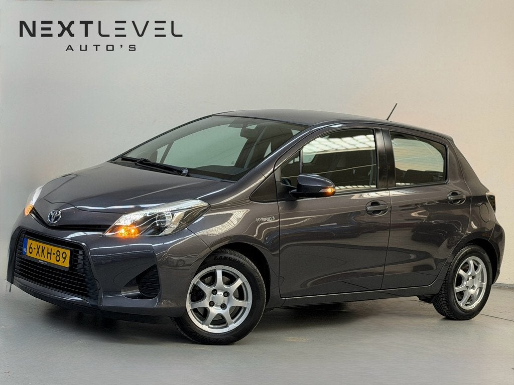Toyota Yaris 1.5 Full Hybrid Aspiration NL Auto Dealeronderh, Auto's, Toyota, Euro 5, Gebruikt, Zwart, 49 €/maand