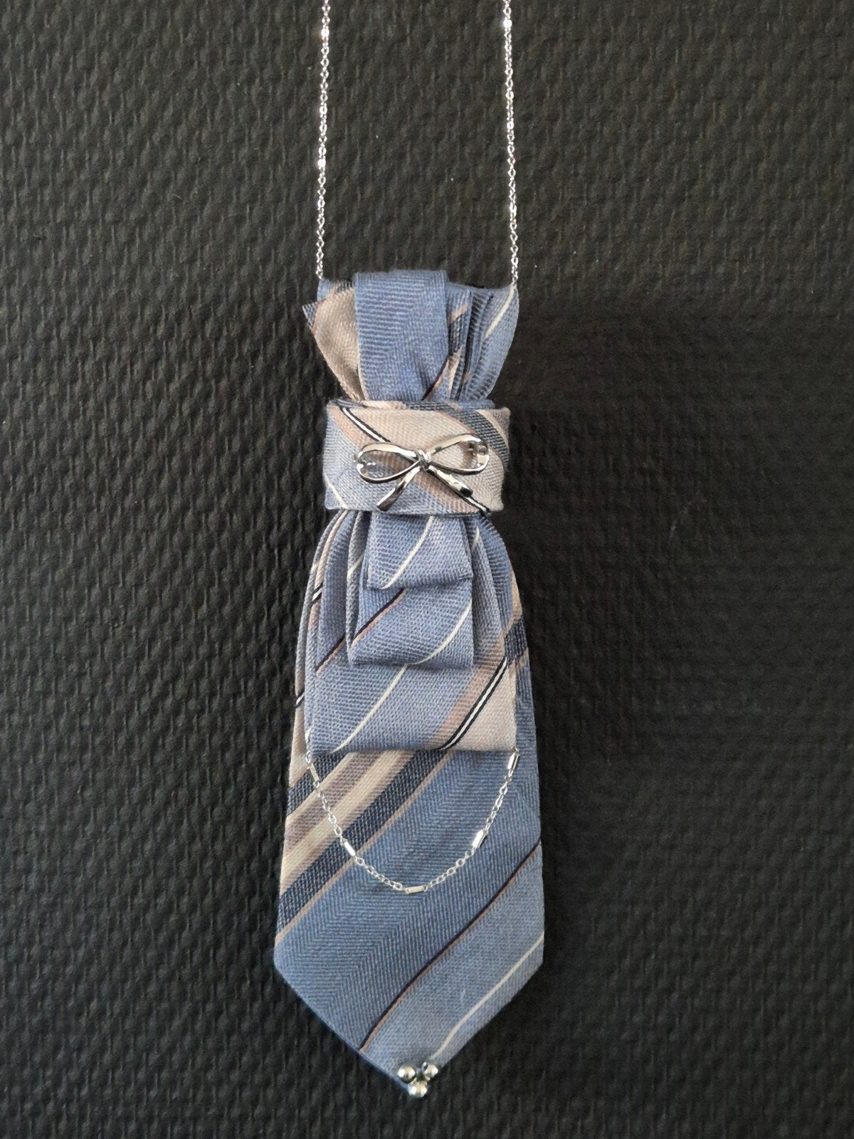 Stropdas ketting blauw creme, Ophalen of Verzenden, Nieuw, Blauw, Overige materialen