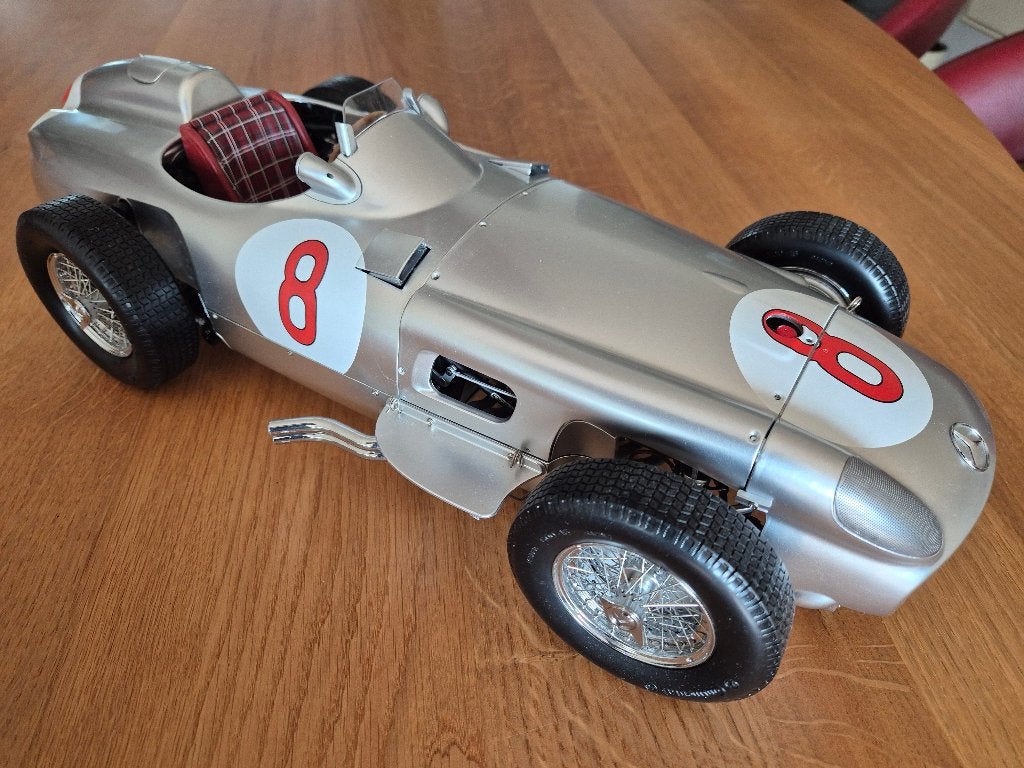 IXO Mercedes-Benz W196 R,  Nr. 8 Fangio, schaal 1:8. TOP!, Ophalen of Verzenden, Nieuw, Auto