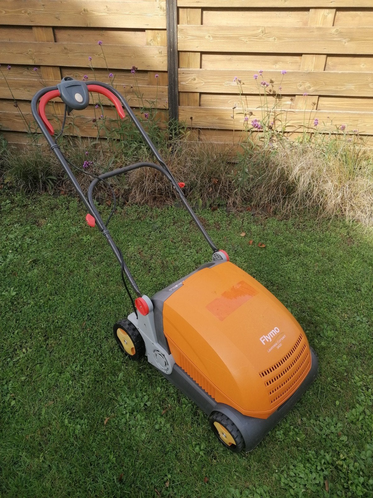 Flymo Lawntrake Compact LRC 3400 Verticuteermachine, Ophalen of Verzenden, Gebruikt, Elektrisch, Flymo