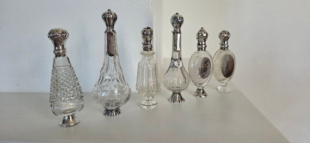Antieke Kristallen Parfumflacons Parfumflesjes Zilveren Dop, Antiek en Kunst, Antiek | Goud en Zilver, Ophalen of Verzenden, Zilver