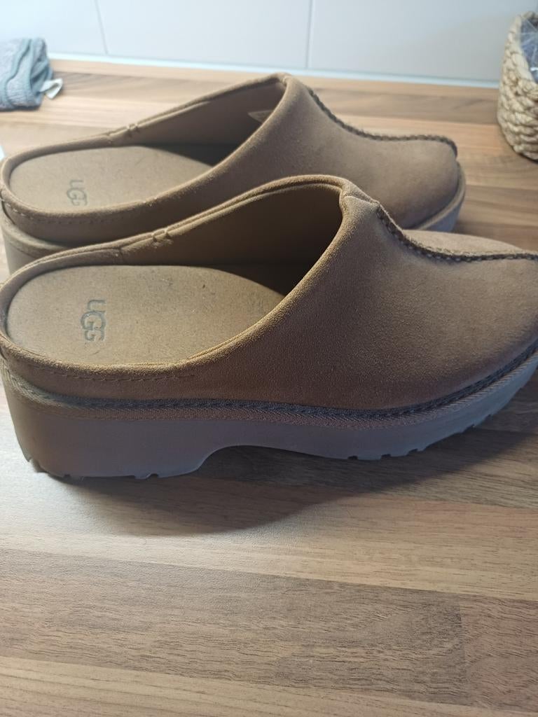 Zgan ugg slipper, UGG, Bruin, Ophalen of Verzenden, Zo goed als nieuw