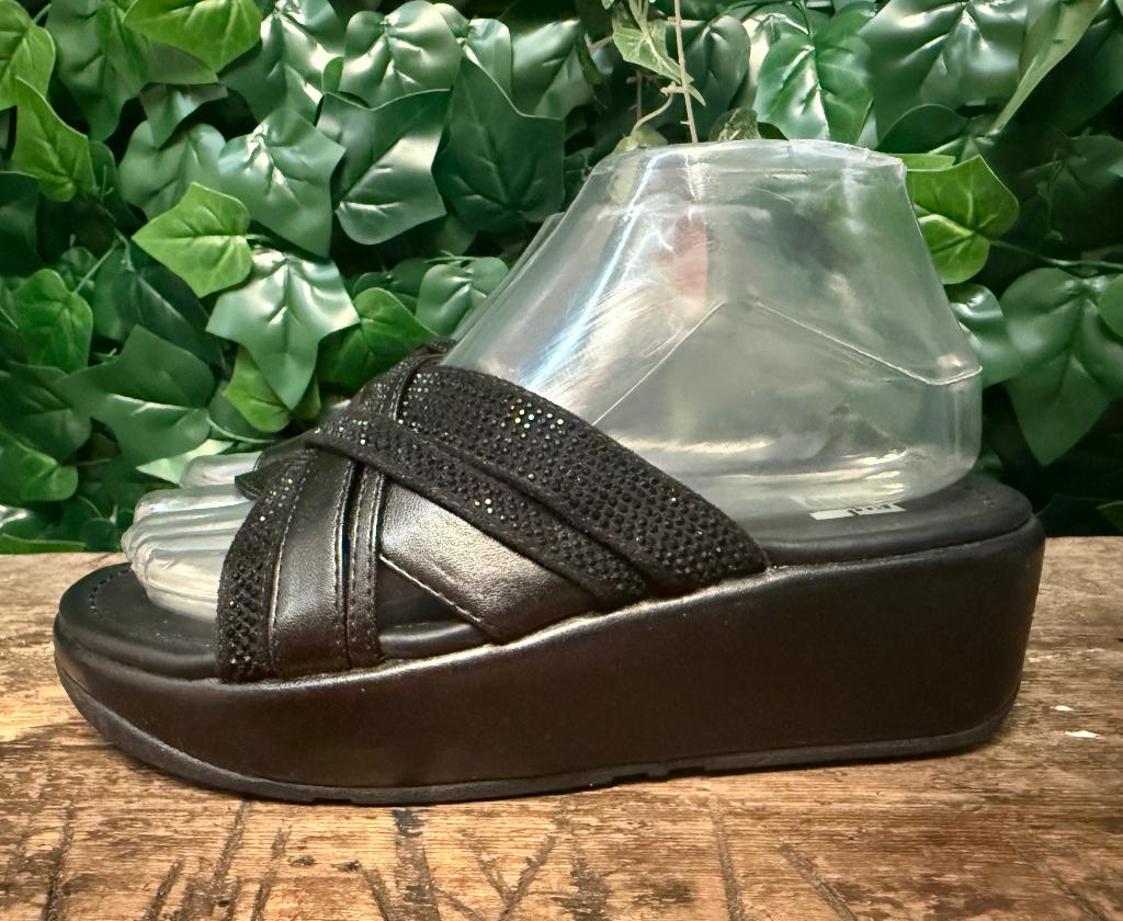 Nieuwe slippers van Fitflop maat 37, Kleding | Dames, Schoenen, Nieuw, Slippers, Zwart, Ophalen of Verzenden