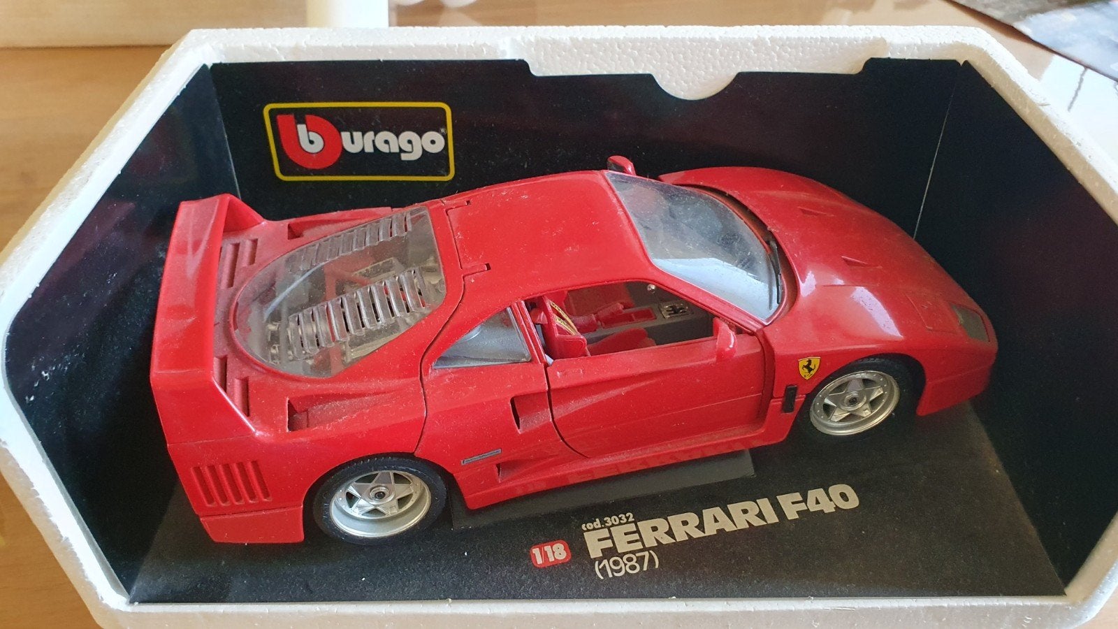 Ferrari F40 burago 1:18, Hobby en Vrije tijd, Modelauto's | 1:18, Ophalen, Zo goed als nieuw, Bburago