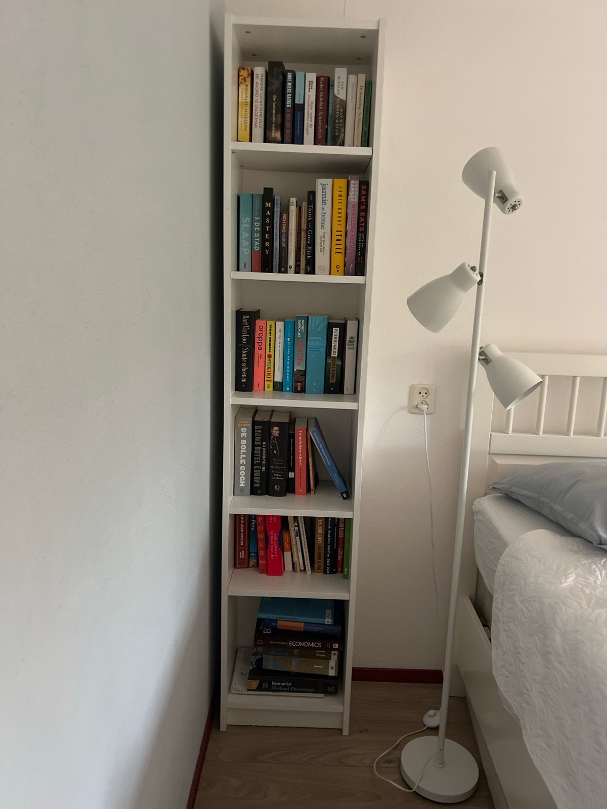 Billy boekenkast Witte smalle boekenkast met 6 vakken, Huis en Inrichting, Kasten | Boekenkasten, Ophalen, Met plank(en), Minder dan 50 cm