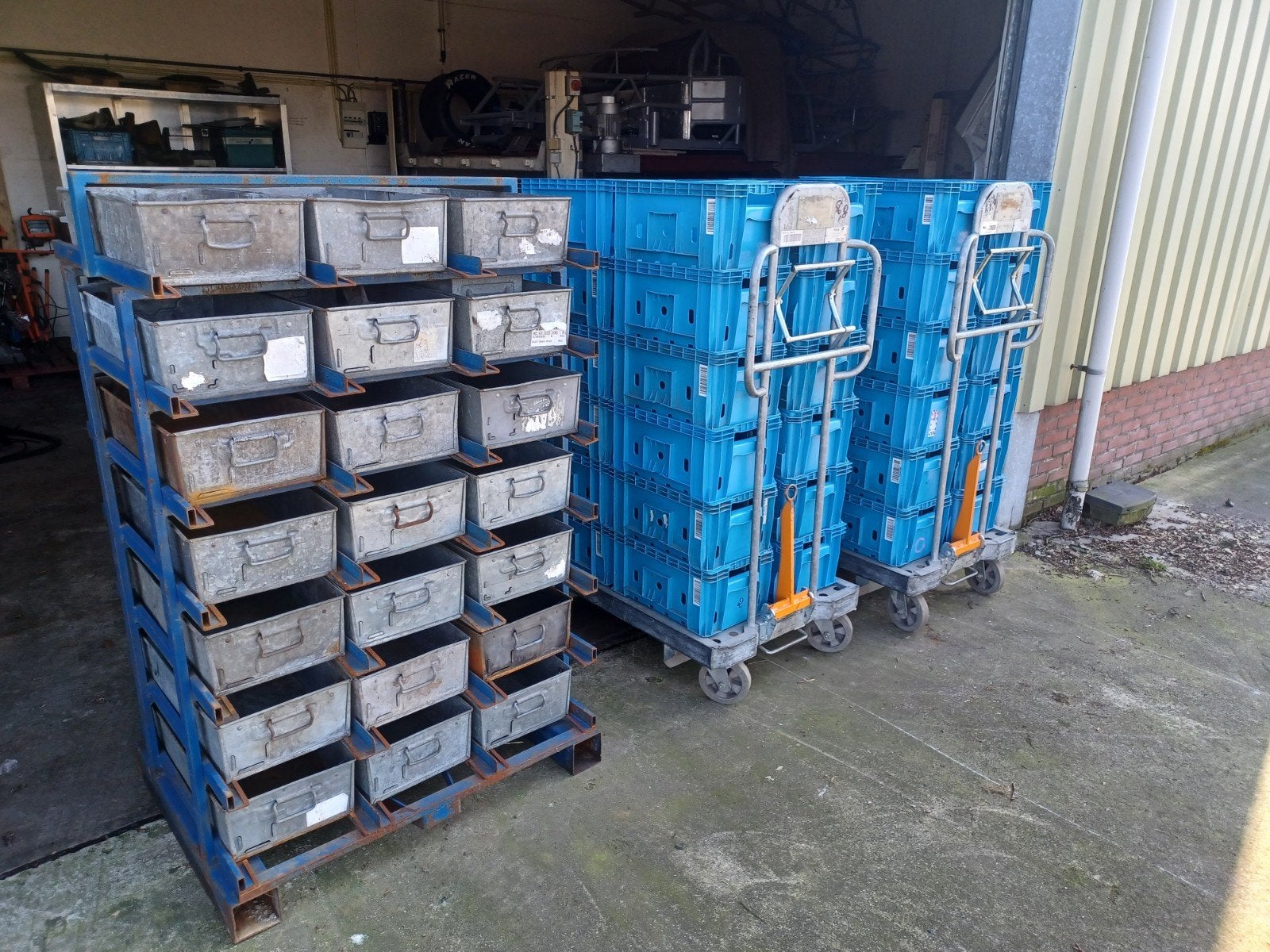 Rolcontainer met opbergbakken / stapelbakken, Doe-het-zelf en Verbouw, Kratten en Dozen, Gebruikt, Bak of Kist, 50 tot 75 cm, Minder dan 35 cm