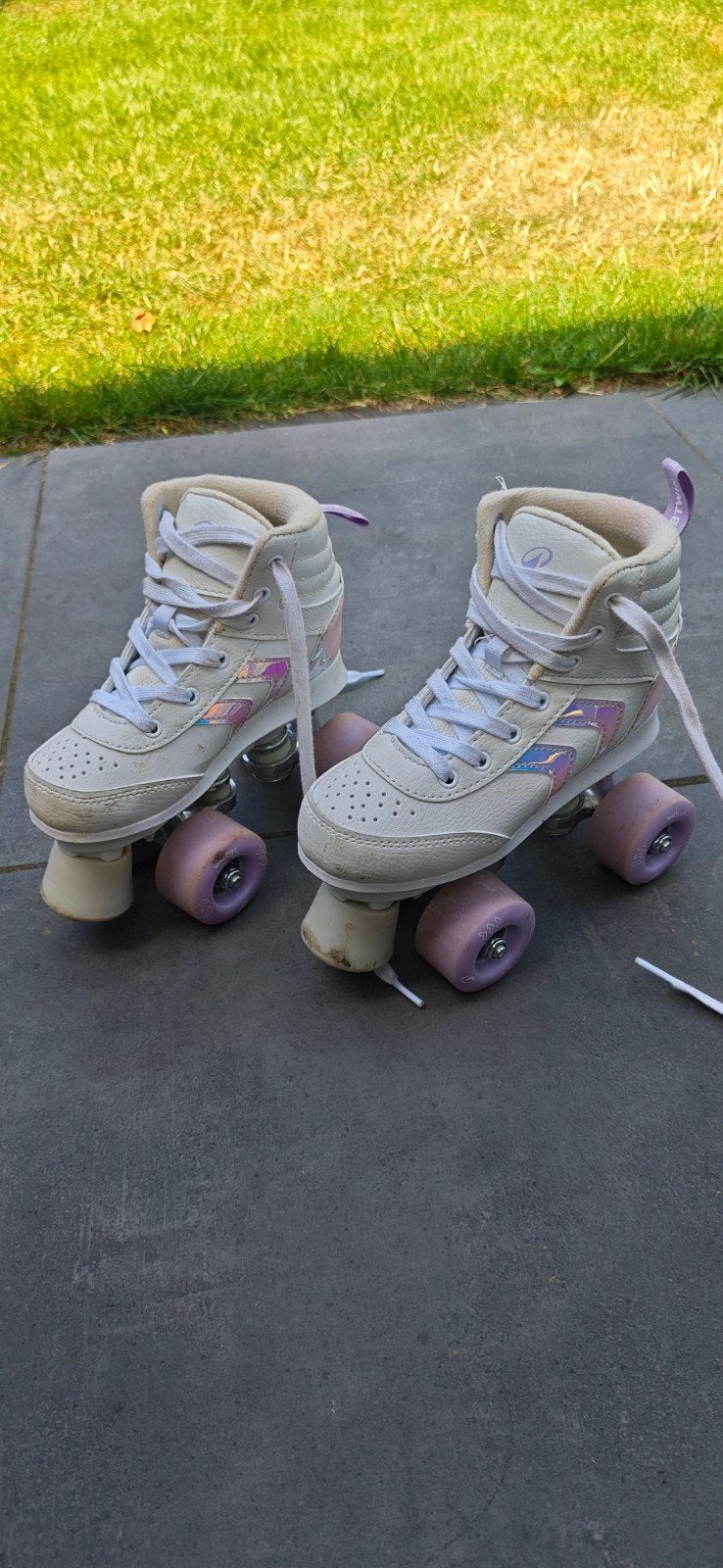BTWIN kinder rolschaatsen maat 31 | Wit/paars | Nette staat, Kinderen en Baby's, Speelgoed | Buiten | Rolschaatsen, Kinderen, Ophalen of Verzenden