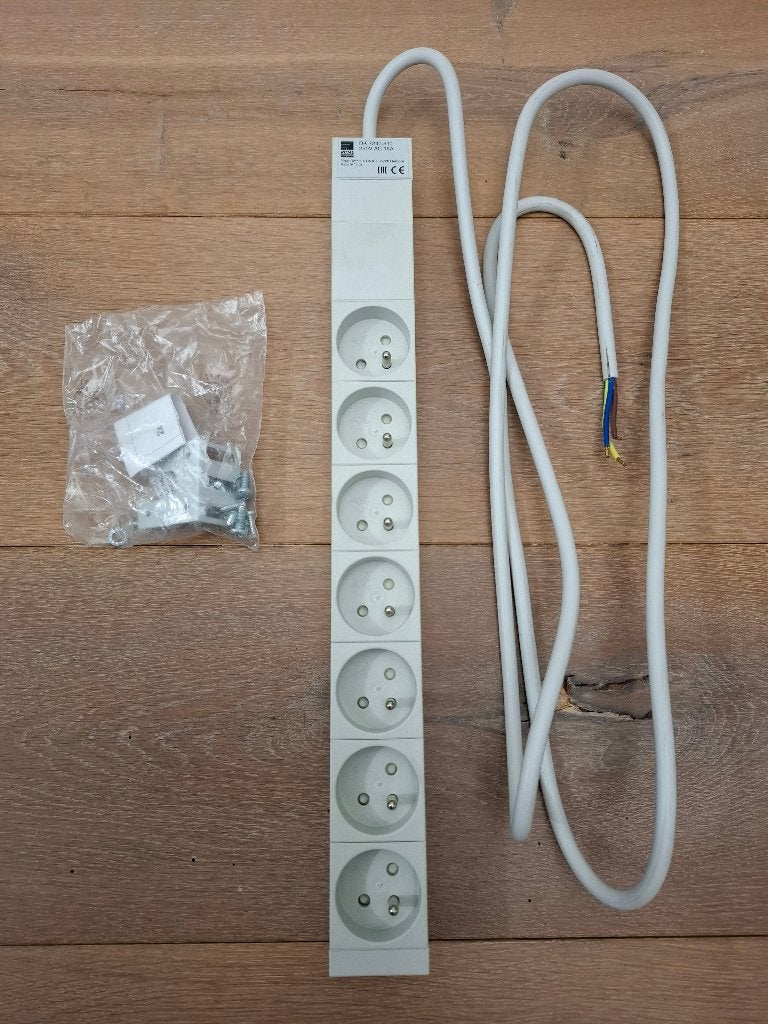 Wandcontactdoosstrook - Rittal / 7240.510 - Penaarde - NIEUW, Computers en Software, Serverkasten, Nieuw, Verzenden