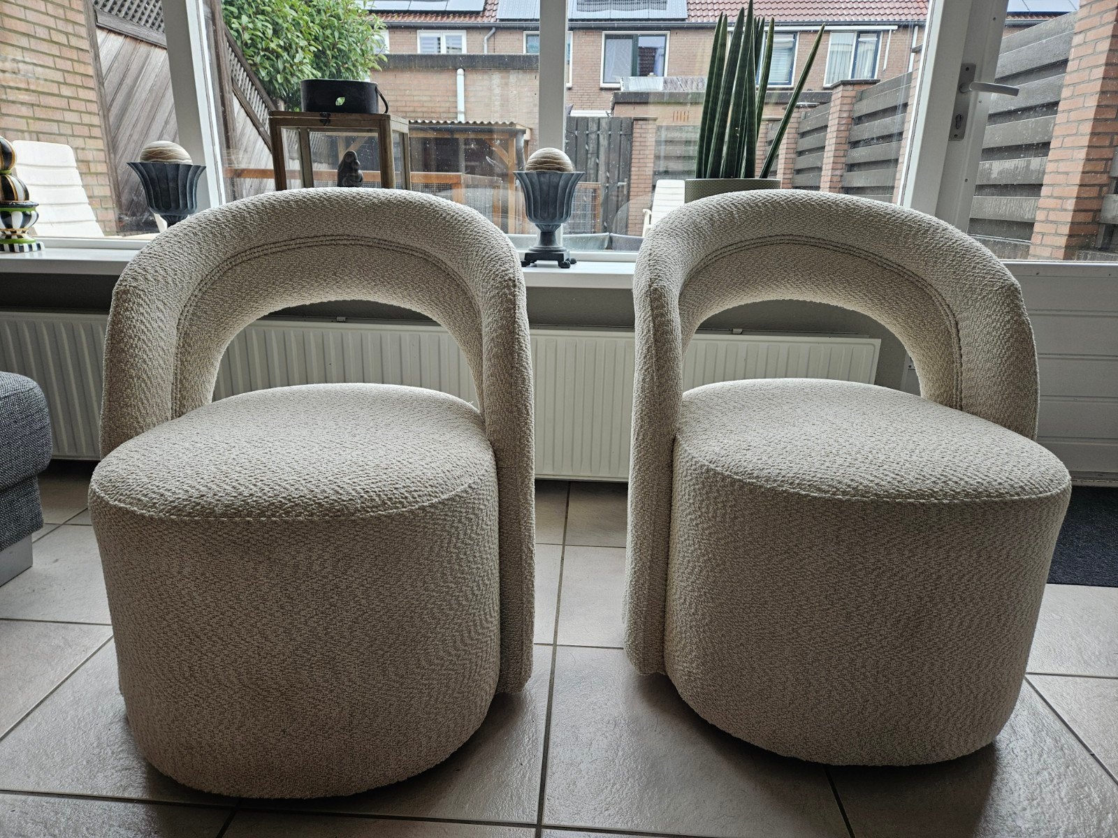 Set van 2 Dutchbone fauteuils, bouclé stof, crème, Ophalen, Gebruikt, Twee, Overige kleuren