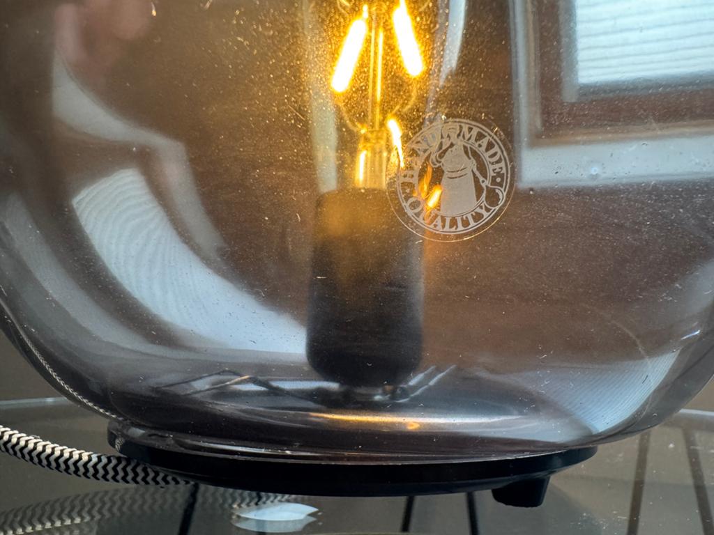 IKEA Tafel Lamp - Stijlvolle Glazen Bol met LED-lamp, Huis en Inrichting, Lampen | Tafellampen, Ophalen of Verzenden, Zo goed als nieuw