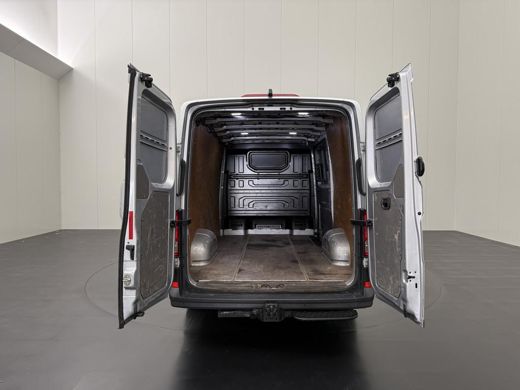 Volkswagen Crafter 2.0TDI 177PK Automaat L3H2 Highline | Tre, Auto's, Bestelauto's, Stof, Gebruikt, Euro 6, 4 cilinders