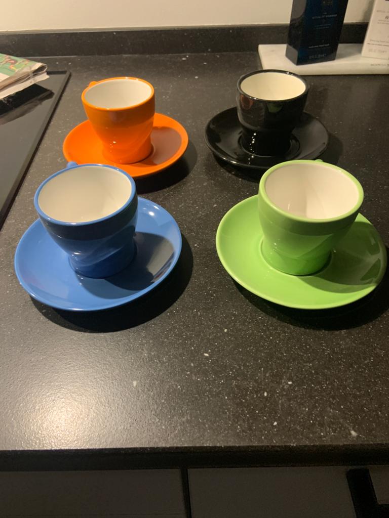 4 espresso kopjes en schoteltjes, Ophalen of Verzenden, Porselein, Overige stijlen, Kop(pen) en/of Schotel(s)