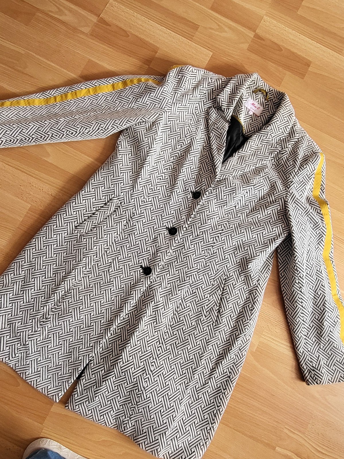 Miss L Studio Jas Zwart/Wit met Gele Streep Maat XL, Zwart, Miss L Studio, Maat 42/44 (L), Ophalen of Verzenden