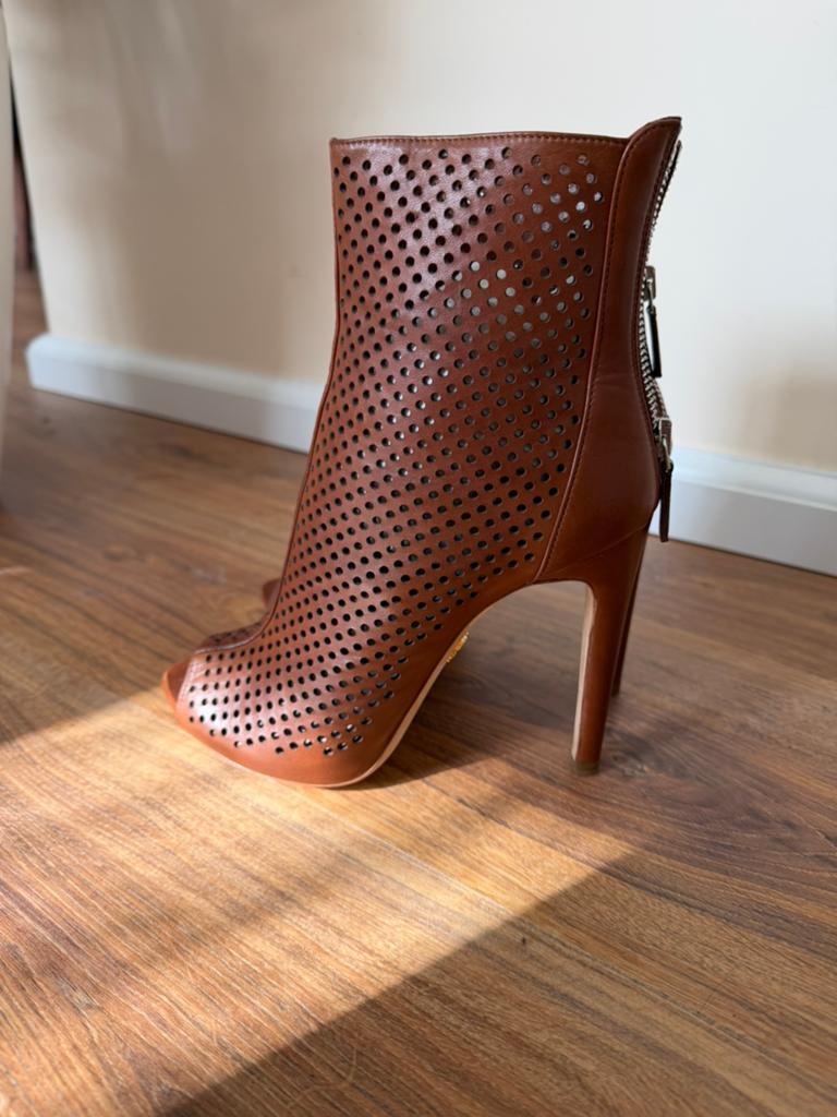 Prada dames kleding, hakken, YSL, Louboutin model schoenen, Kleding | Dames, Ophalen of Verzenden, Nieuw, Bruin