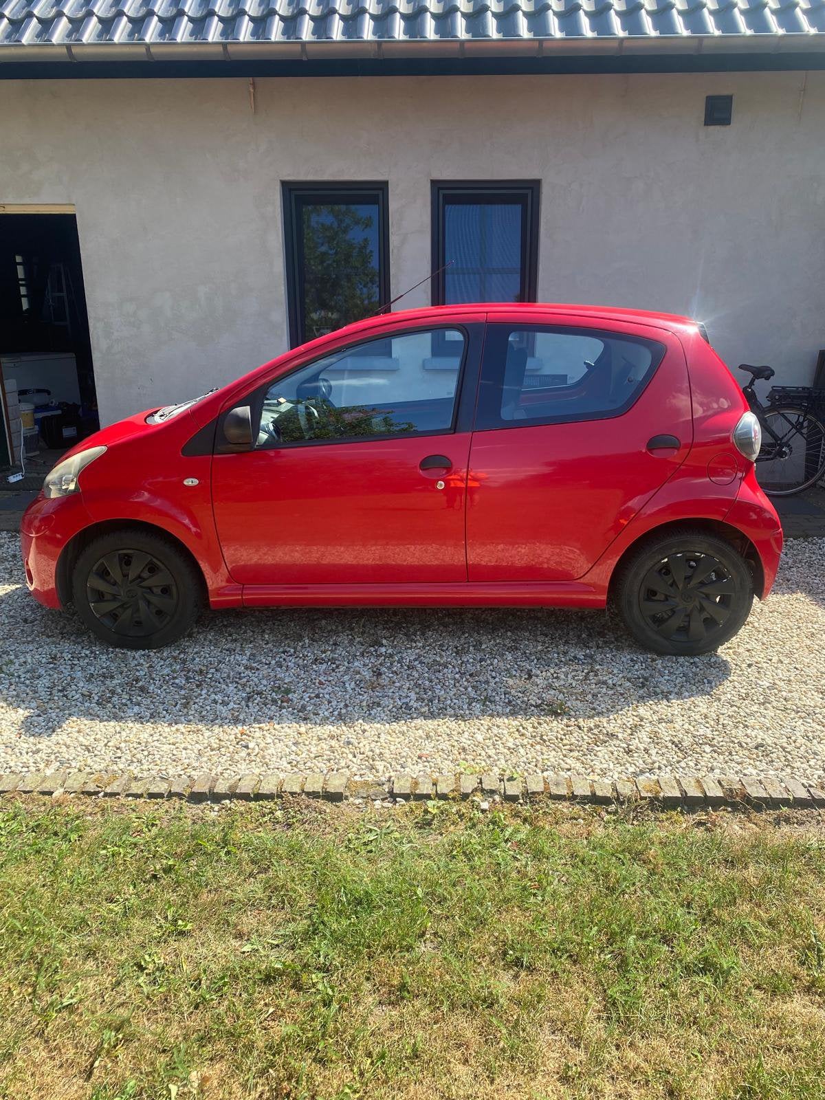 Toyota Aygo 1.0 12V Vvt-i 5DRS 2012 Rood, Auto's, Voorwielaandrijving, 4 stoelen, Handgeschakeld, Particulier