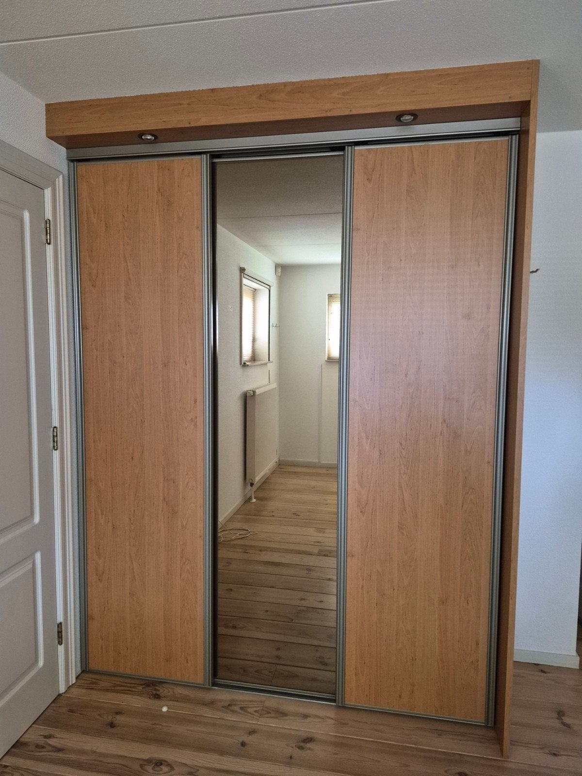 Kledingkast met schuifdeuren en verlichting, Huis en Inrichting, Gebruikt, 200 cm of meer, Met plank(en), 150 tot 200 cm
