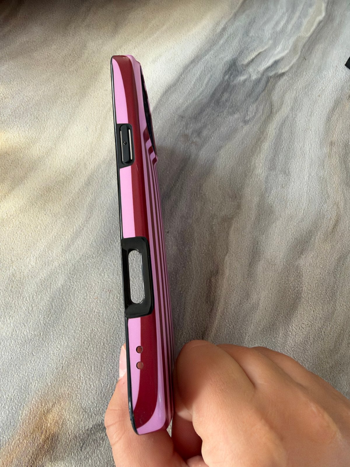 Foto 9 van MIM Amsterdam iPhone 16 Pro Max Hoesje - Roze/Rood Gestreept