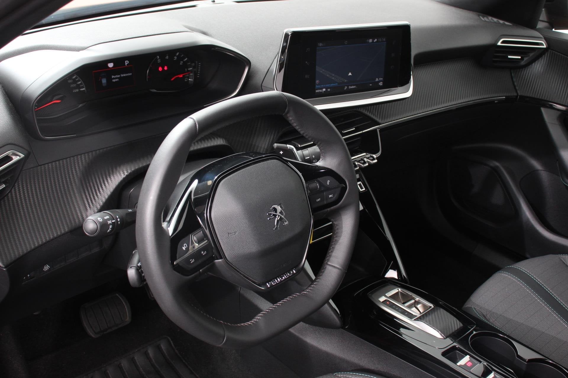 Peugeot 2008 1.2 PureTech 130pk Automaat Allure Navigatie Ap, Auto's, Gebruikt, Euro 6, Leder en Stof, 1180 kg