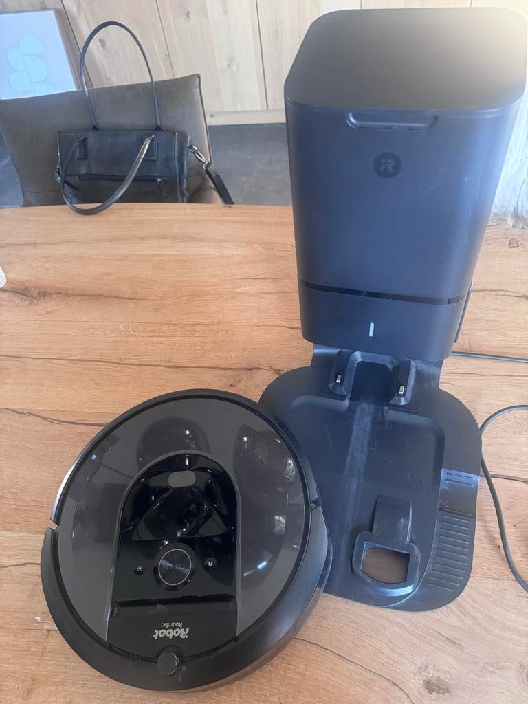 iRobot Roomba Robotstofzuiger met zelflegende basis, Ophalen of Verzenden, Gebruikt, Reservoir, Robotstofzuiger