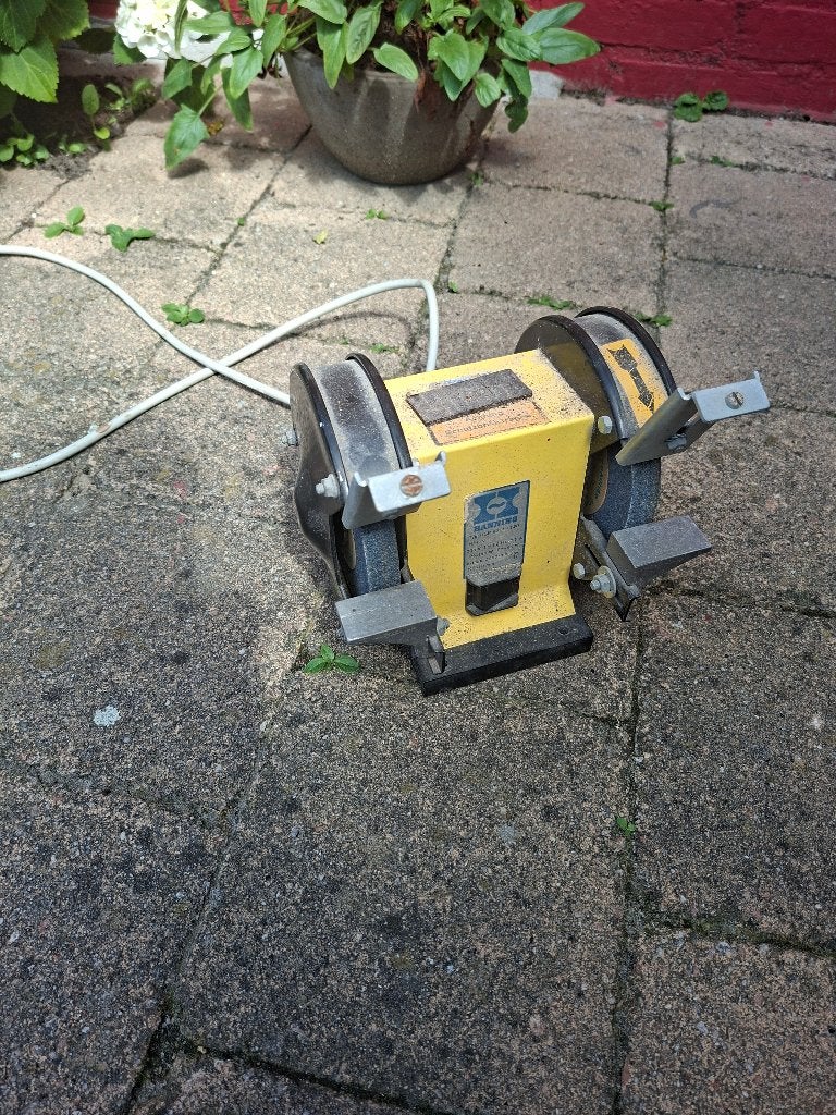 Slijpmachine, Ophalen, Gebruikt, Minder dan 700 watt, Werkbankslijpmachine