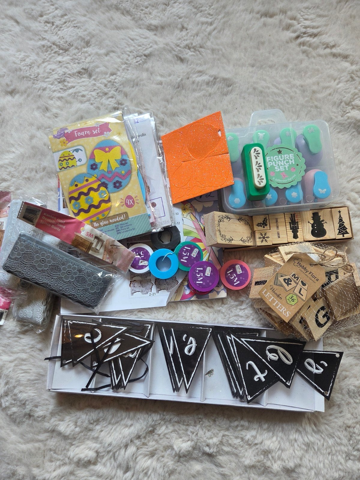Groot hobby pakket: ponsen, stempels, lint, papier, foam, Gebruikt, Meerkleurig, Ophalen of Verzenden, Papier of Karton