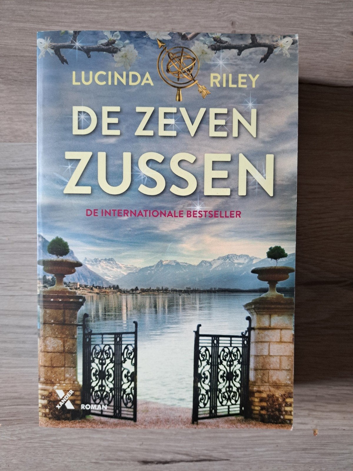 De zeven zussen, Lucinda Riley, Ophalen of Verzenden, Zo goed als nieuw, Lucinda Riley
