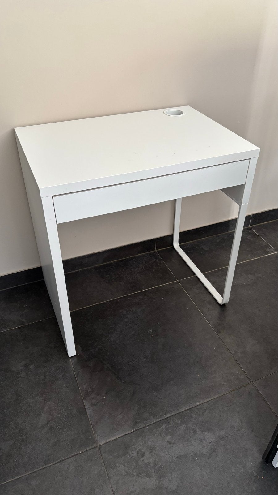 IKEA MICKE bureau wit met lade en kabelgoot, Ophalen, Gebruikt, Met lades, Spaanplaat of MDF
