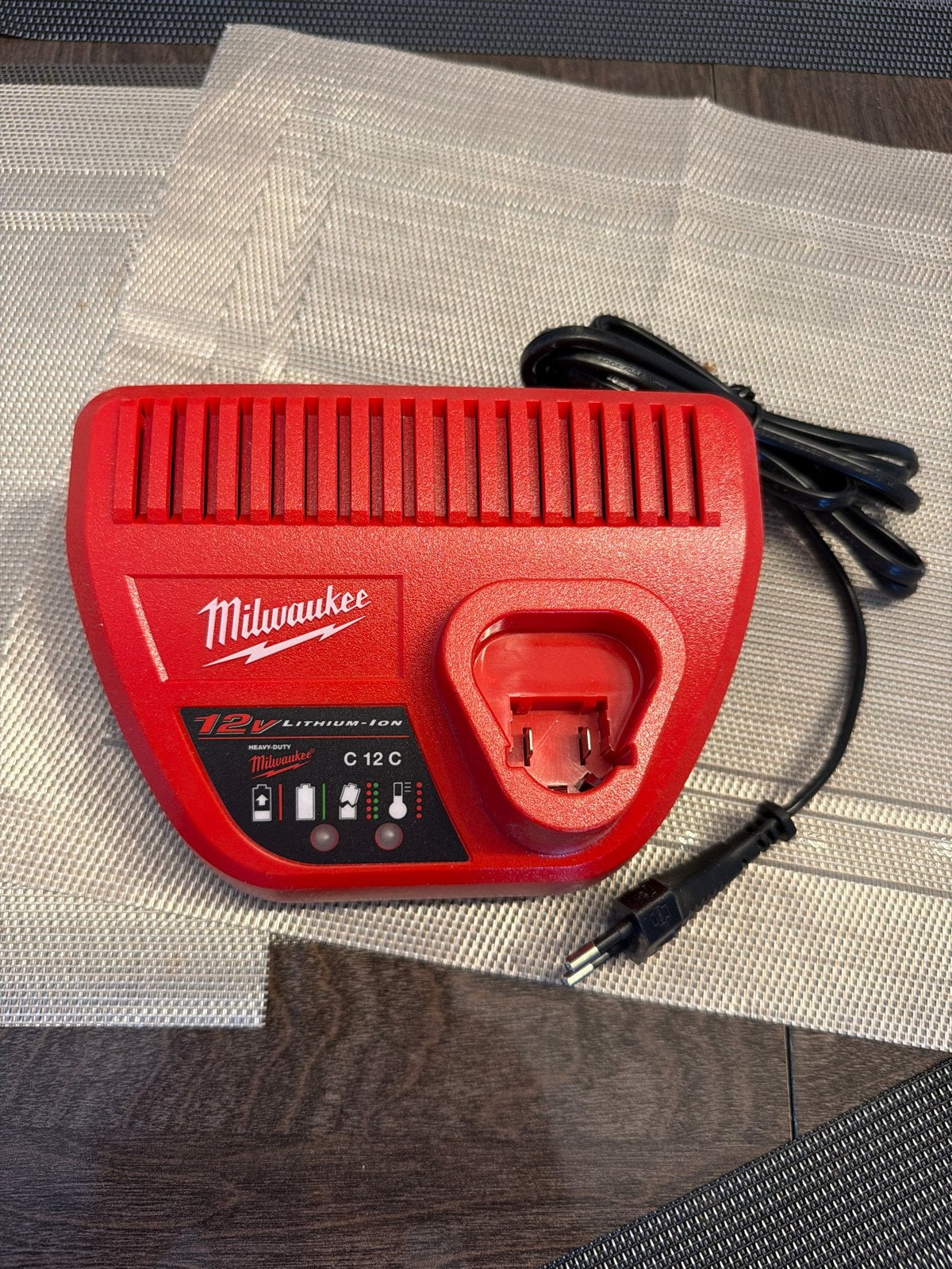 Milwaukee C12 C 12V Lithium-Ion Acculader nieuw, Ophalen of Verzenden, Nieuw