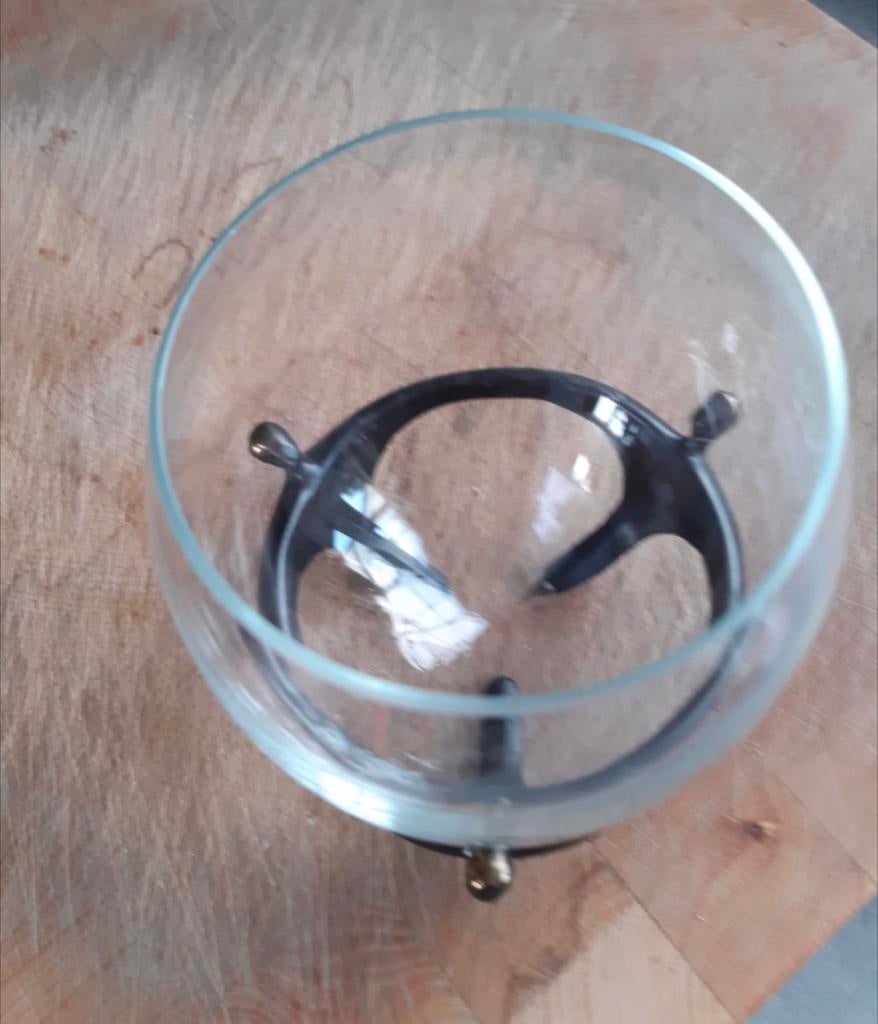 Corry Ammerlaan beeldje brons met glas, Ophalen of Verzenden