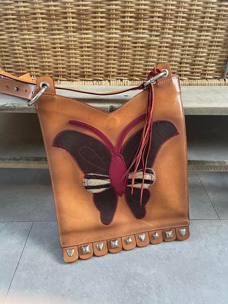 Pinko Satchel Bag cognac leer met vlinder en studs, Sieraden, Tassen en Uiterlijk, Tassen | Damestassen, Ophalen of Verzenden