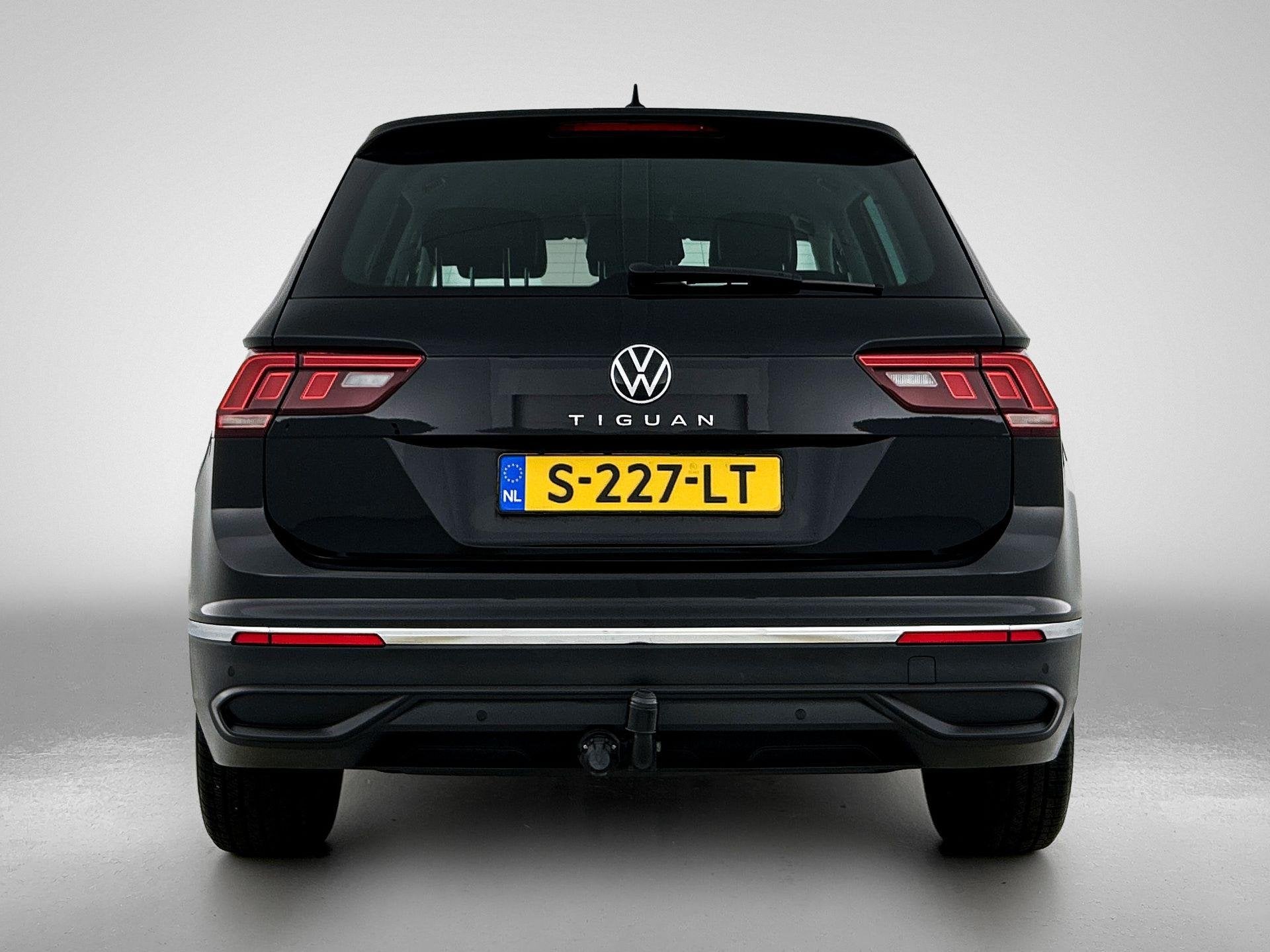 Volkswagen Tiguan 1.5 TSI Life Business | Trekhaak | Elektri, Auto's, Voorwielaandrijving, Stof, 4 cilinders, Zwart
