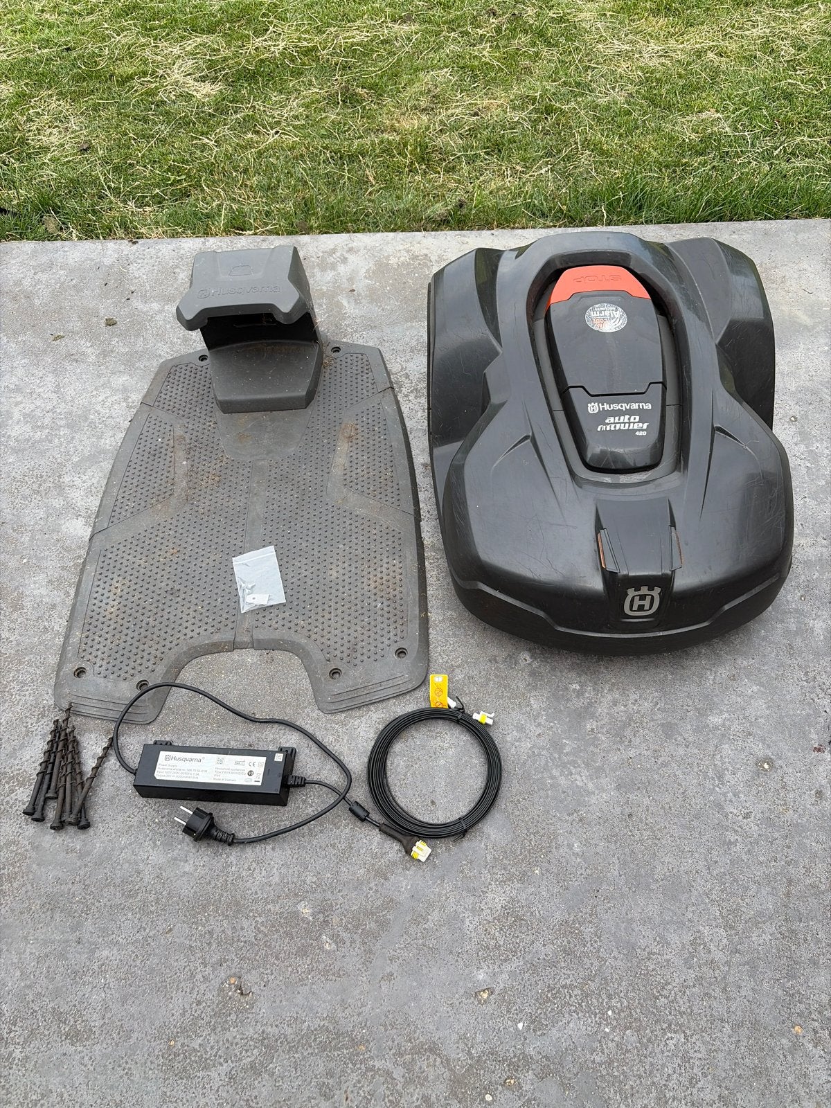 Husqvarna Automower 420 Robotmaaier met Laadstation, Ophalen of Verzenden, Gebruikt, Meer dan 25 cm