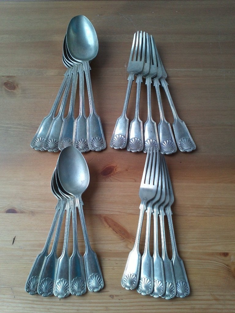 Mooi antiek 20 delig silverplate bestek uit Engeland.