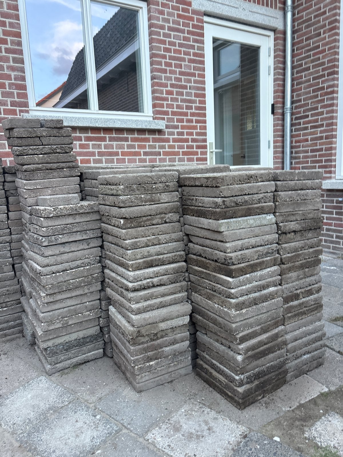 Gratis ophalen: ca. 35m2 gebruikte terrastegels, Ophalen, Gebruikt, 10 m² of meer, Beton