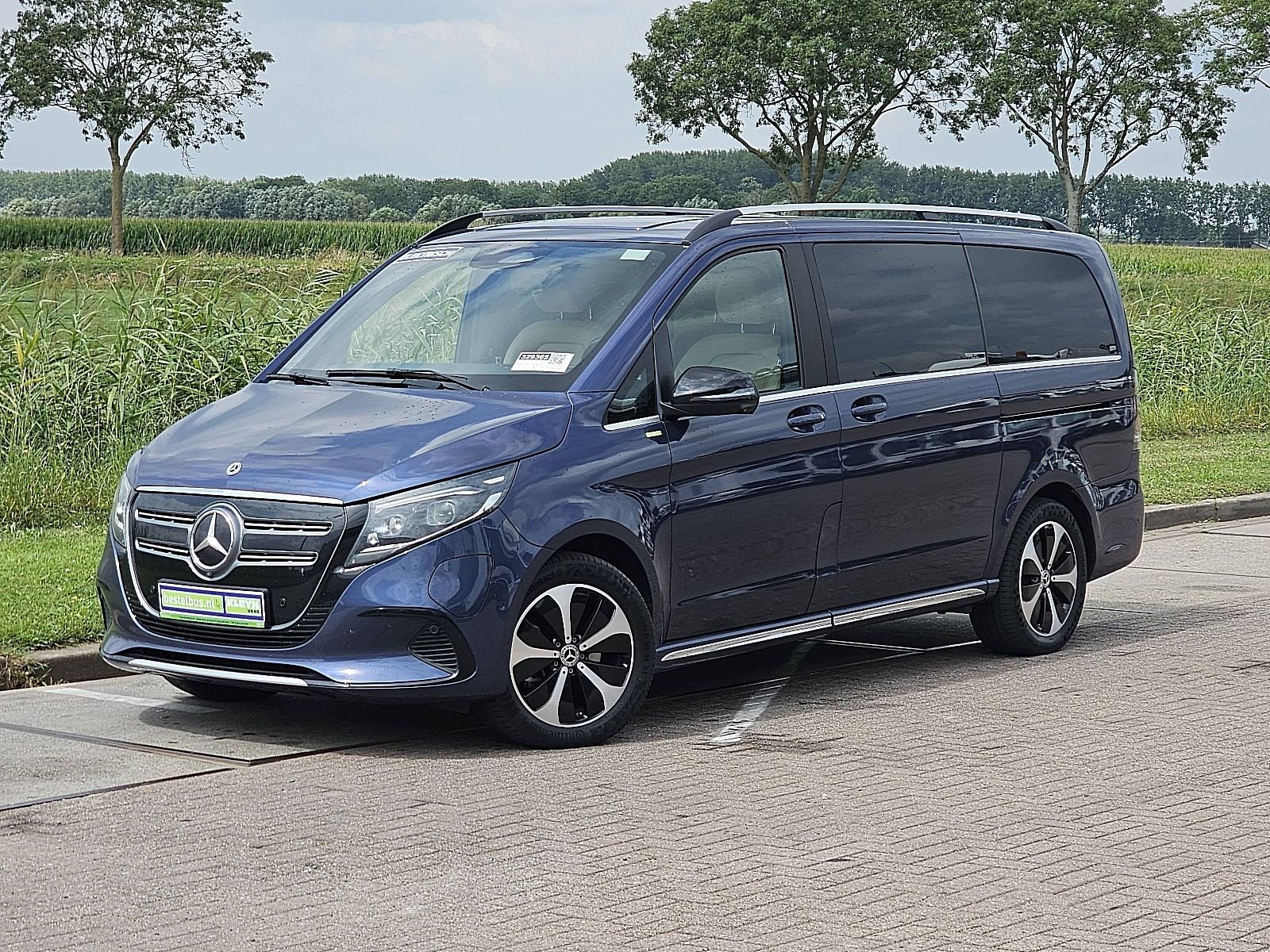 MERCEDES-BENZ EQV 300 wltp 365 km, Auto's, Automaat, Gebruikt, Blauw, 7 stoelen
