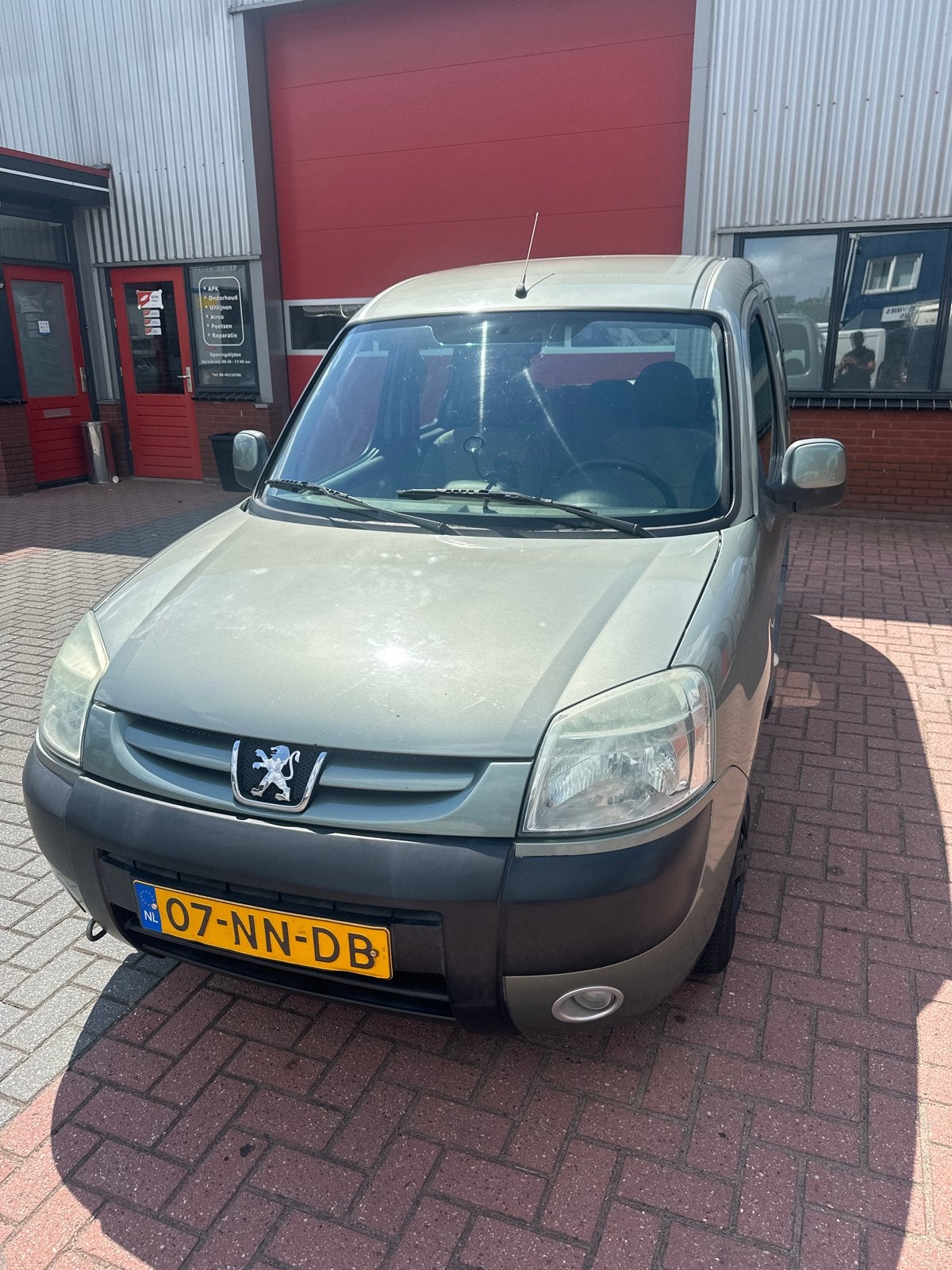 Peugeot Partner 1.4 XR Combi 2004 Groen km 279550, Auto's, Peugeot, Stof, Beige, 4 cilinders, 49 €/maand