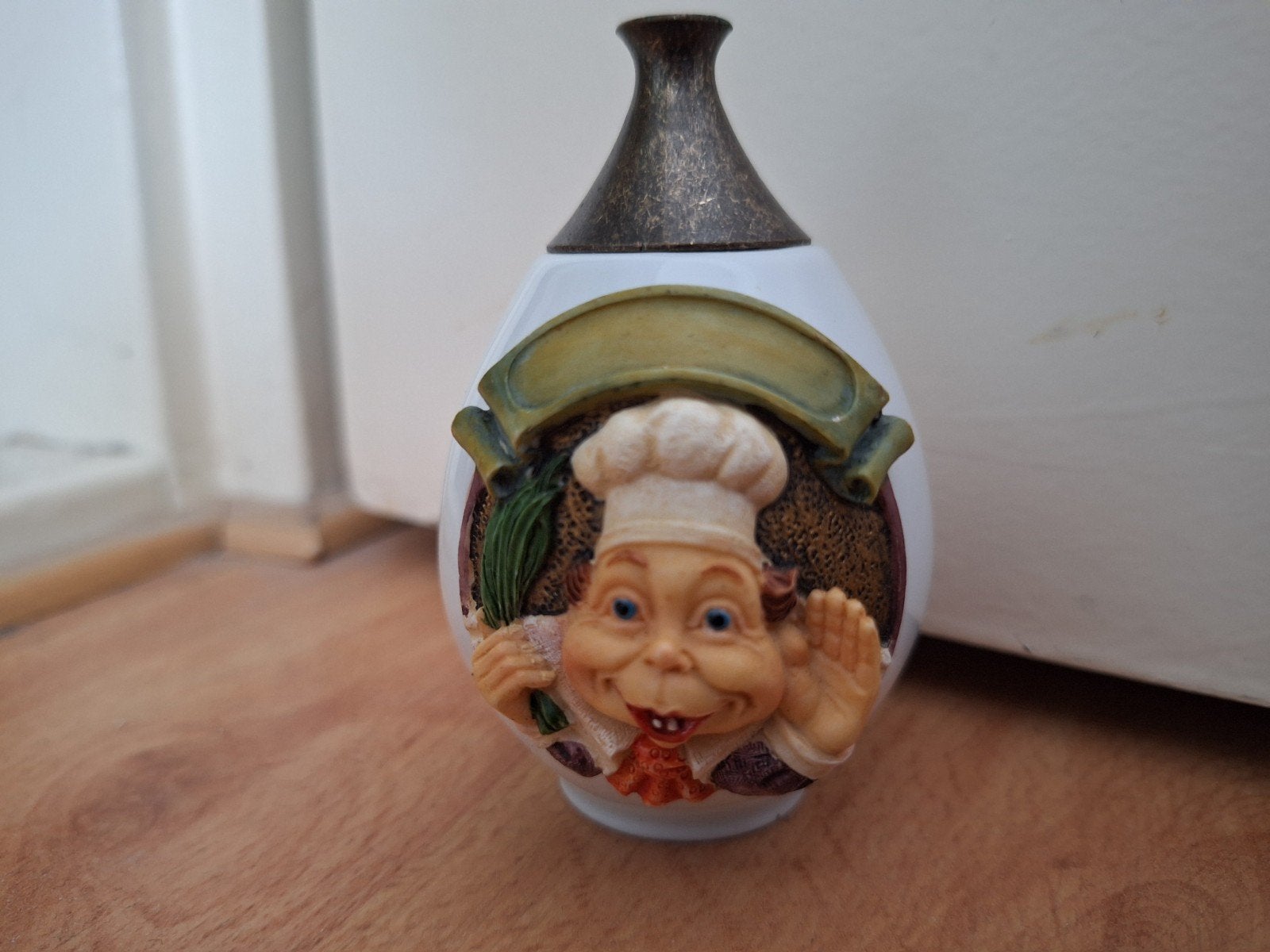 Laaf op een pot, Ophalen of Verzenden, Zo goed als nieuw, Beeldje of Poppetje