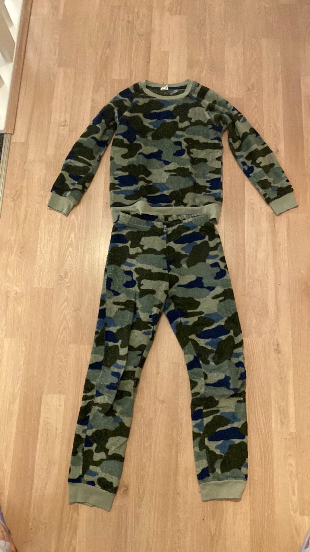 Heerlijke zachte pyjama maat 134/140, schoon, netjes, Ophalen of Verzenden, Gebruikt, Jongen, Nacht- of Onderkleding