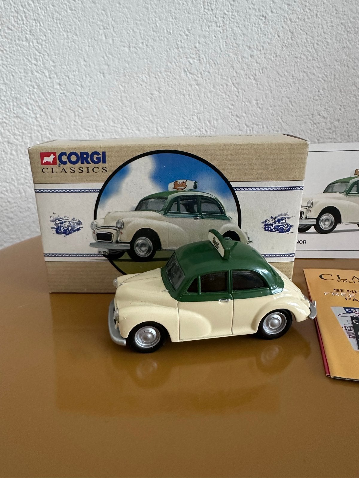 Corgi Classics Morris Minor Bristol Omnibus modelauto, Ophalen of Verzenden, Zo goed als nieuw, Overige typen