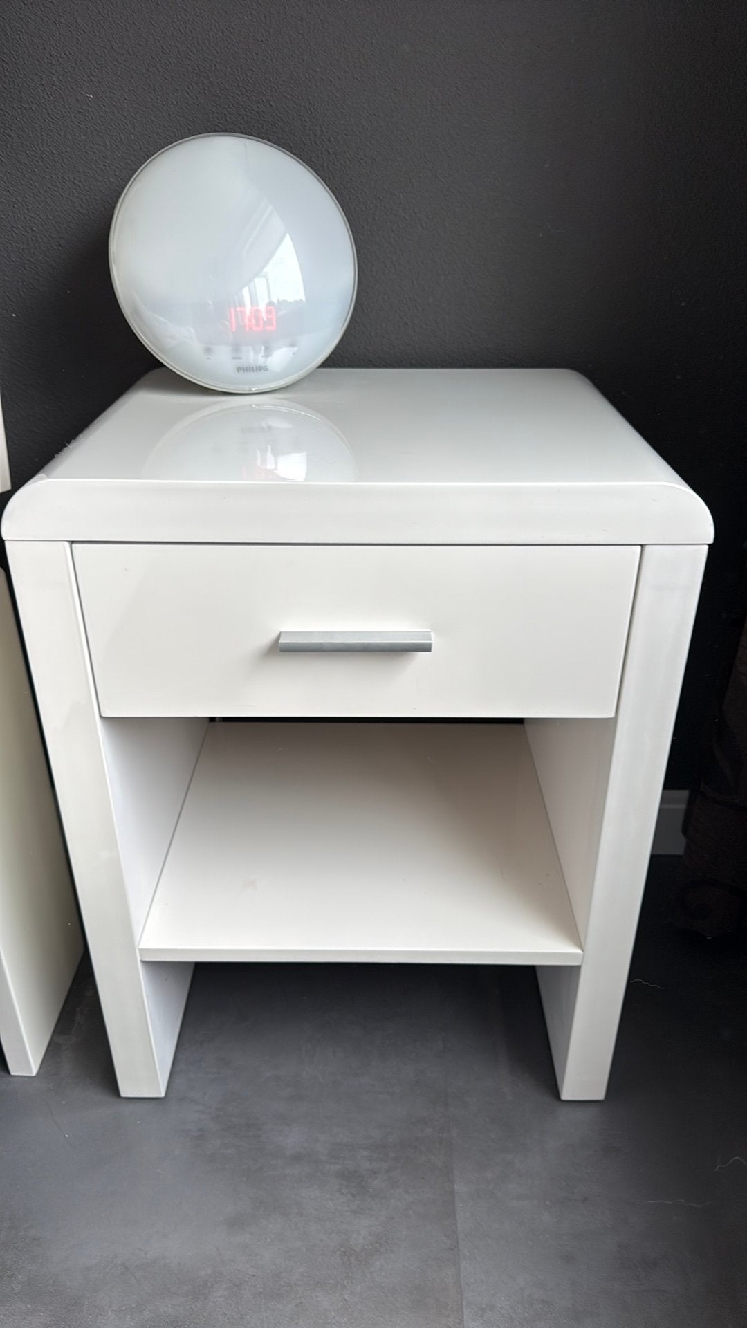 2x wit glanzend nachtkaste Jysk, Huis en Inrichting, Ophalen, Gebruikt, Minder dan 45 cm, 55 tot 70 cm