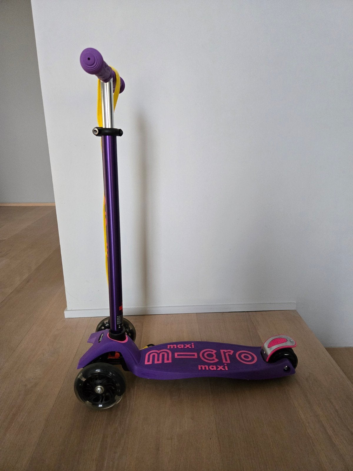Micro Maxi Step Paars - met lichtjes - als nieuw!, Fietsen en Brommers, Steps, Zo goed als nieuw, Gewone step, Ophalen