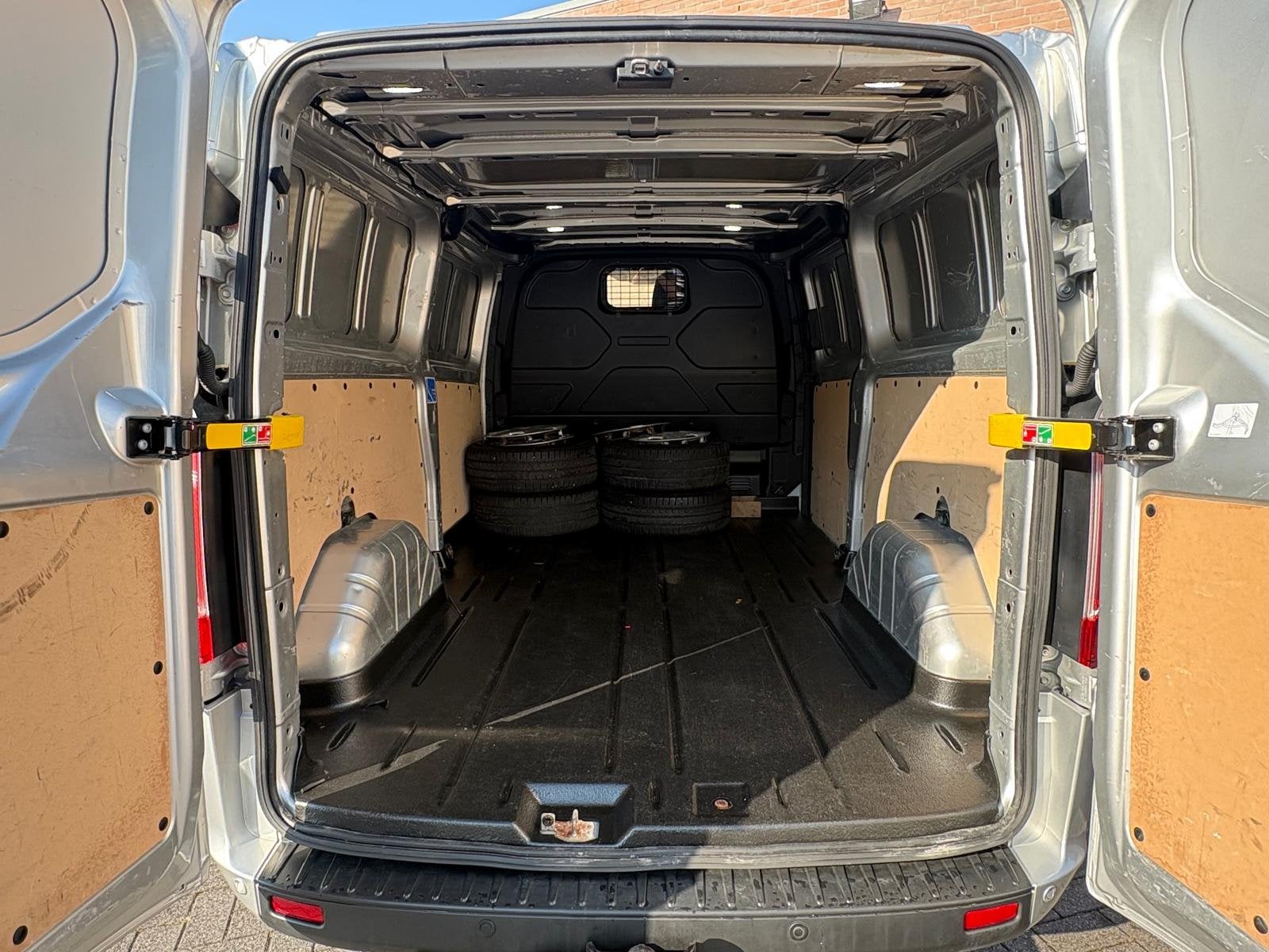 Ford Transit Custom 2.0TDCI 130PK Lang / Carplay / Camera /, Voorwielaandrijving, 4 cilinders, Bedrijf, LED verlichting