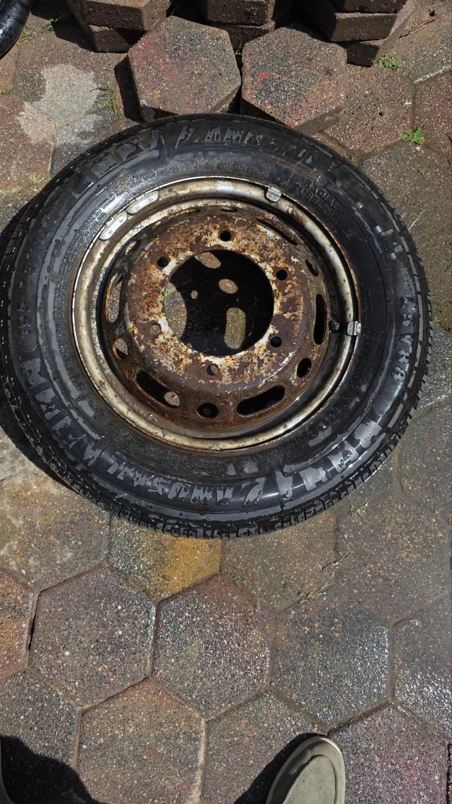 autoband met stalen velg  195/75/R16C (Gebruikt), Auto-onderdelen, Banden en Velgen, Ophalen, Velg(en), 17 inch, 195 mm