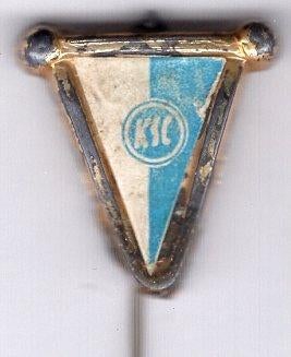 KSC ( Karlsruher SC) vaantje plastic speldje ( Y_164a ), Verzenden, Zo goed als nieuw, Sport, Speldje of Pin