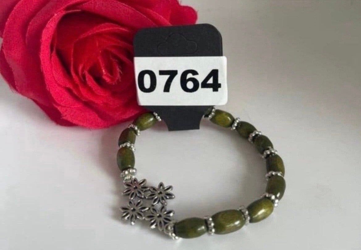 Nieuwe houten kralenarmband met bloem bedels, Verzenden, Nieuw, Met bedels of kralen, Groen